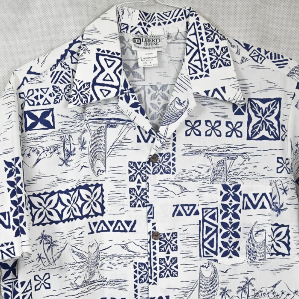 VINTAGE 70s Liberty House by Napili Island Theme Blue and White Hawaiian Shirt M
